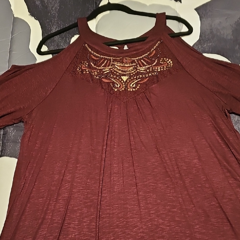 Women's Cold Shoulder Top - Burgundy